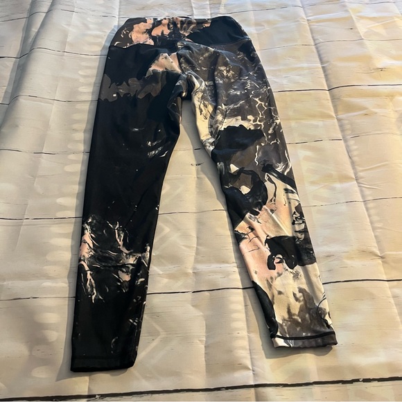 Black Leggings with Pink & Gray Smoke / Watercolor Style Detail, Size Small - Picture 5 of 6